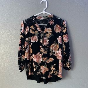 Black top with flowers from maurices🖤🪷